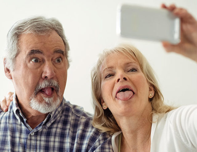 Why Online Dating Sites Are the Best Way to Meet Singles Over 50